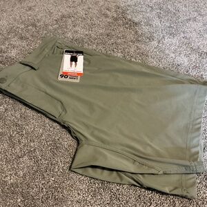 90 Degrees-Golf Shorts-Men's Medium-Brand New with tags!
